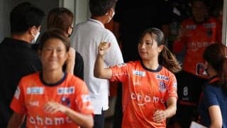 鮫島彩が「汗びっしょり雨びっしょりでスーツに抱きつくのは止めようか」と綴った、熊谷紗希との仲良し2ショットを公開！ ファンも「クマに襲われる鮫（笑）」と好反応