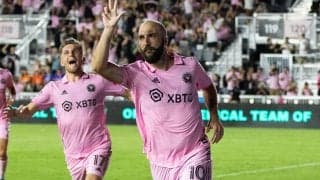 元アルゼンチン代FWイグアインが男泣き、現役ラストマッチを終えピッチで涙