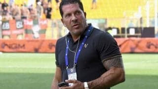 ニヤつきながら頭を踏みつけ…セリエB選手の非行に弁護士でもある相手クラブ会長が怒り「明らかに傷つけようとしている」