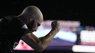 「こっちまで泣きそうなるな」FWイグアインが引退のピッチで見せた「男泣き動画」が145万回再生！ レアルFWベンゼマがバロンドール受賞の一方で、かつての相方がキャリアに終止符