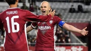 「下手くそ！」と爆笑されるイニエスタ、サッカーゲームで親子対決も決定力不足を露呈…