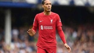 「恥を知れ！」PK直前にスパイクの裏で芝削るファン・ダイクに相手ファンは怒り「人間のクズだ」