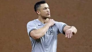 【MLB 優勝決定S】ちょっと両手を突いただけなのに…怪力スタントンに米笑撃「スコアボードよ安らかに」