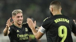 「別の模倣者が現れた」アーリング・ハーランドの「ヨガポーズ」をレアル・マドリードMFが披露! 「1.6万いいね」がつけられた”座禅画像”