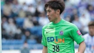 「工藤さんやったよ」前日に急逝した先輩・工藤壮人へ広島GK大迫敬介が優勝を報告…ユニフォームにメダルを添える