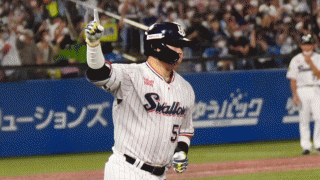 村上宗隆が日本シリーズ1号アーチ　平野佳から右中間へ豪快弾…本拠地騒然