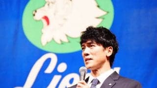「監督イケメンすぎ!!」　47歳でも変わらぬ爽やかさに騒然「男前だなぁ…」