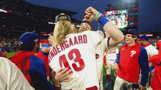 【MLB 優勝決定S】WS進出に歓喜、髭が泡だらけの元エ軍マーシュ　美人レポーター直撃に「言葉が出ない」