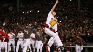 “胴上げ投手”になった上原浩治は「圧倒的だった」　PS最高の選手にMLB公式が選出