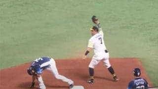 五十嵐亮太氏も驚愕…珍すぎる“7-6-背中-3”ゲッツー　激レアシーンが大バズり