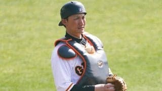 巨人・小林誠司の神送球が「天才」　寸分の狂いなき“ホールインワン”が「すごっ」