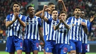 アツ過ぎる瞬間！ 移動の機内でアトレティコのPK失敗を見守り、ポルトの選手監督が狂喜乱舞！