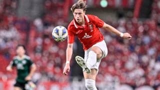 「レッズサポーターは本当に最高」浦和FWユンカーがサポーターから「ラーメングッズをプレゼント」されて大感激！ ラーメン好きストライカーが偶然の出会いを明かす