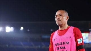 「やっぱりこの人のトラップは異次元だ…」小野伸二の最新「ボールテク」に驚愕の声続々！ Jリーガーも「わけがわからない…」とつぶやく衝撃技術