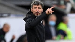 三好康児を指導するファン・ボメル監督、強盗に銃で襲われるも愛車のポルシェをベンツにぶつけて助かる