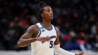 好調ウィザーズに痛手…チーム屈指のディフェンダー、デロン・ライトが戦線離脱へ