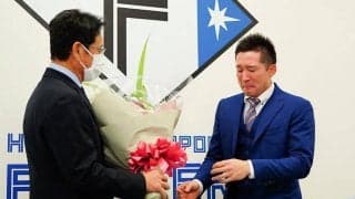 「仕事中なのに涙腺が」熱い抱擁＆号泣にファン涙　最高の師弟関係に「胸が熱くなる」