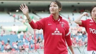 「スカーフも大人女子でよく似合う」浦和レディースMF遠藤優、25歳のバースデーに多数の祝福！明日のバースデー弾を期待する声も