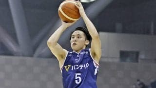 横浜・河村勇輝が劇的プレー！　残り1.1秒の決勝3Pシュートで前年王者・川崎を下す[天皇杯]