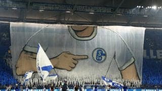 最下位に沈むシャルケを支えるサポーターのコレオが圧巻！色が変わる仕様に「鳥肌級」「過去最高の傑作」