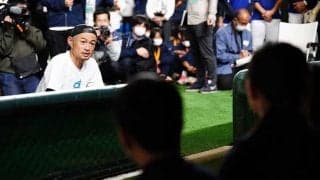 本音トークのイチロー氏が「いやどんな体勢」　女子高生に語り掛け「これは嬉しい」