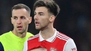 「見えちゃってる」試合中の事故でアーセナルDFの右乳首が剥き出しになる珍事「破れ方エロい」