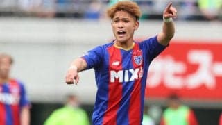 「日本を背負って行けるような選手に」FC東京MF松木玖生がW杯経験の日本代表レジェンドに囲まれる貴重ショットで意気込み！