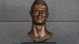 サッカー選手の彫像“似ていない”問題が再び？C・ロナウド、サラーに続き今度はマネが「全くの別人」に