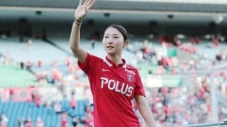 11月は秋？冬？浦和L・塩越柚歩の“ギリ秋”な私服姿が反響「可愛らしいお洋服」「おしゃれでカワイイ」