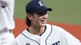 球界屈指のイケメンが笑顔で「じゃーん！」　人気キャラにメロメロで「少年心かわいい」