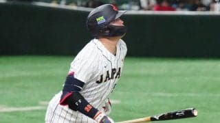 村上宗隆、初の侍ジャパン4番弾　6回に豪快ソロ、最年少3冠王の打棒にドーム騒然