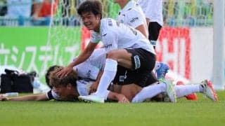 「決まり手は浴びせ倒し」残留決めた湘南FW町野修斗の技あり弾に「マジでやべー」の賛辞も元ノルウェー代表FWの動きが話題に「毎回好き」