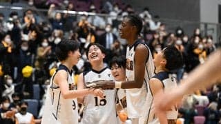 第4クォーターで攻防ともに狙い通りのプレーを発揮した東海大福岡が接戦を制して優勝