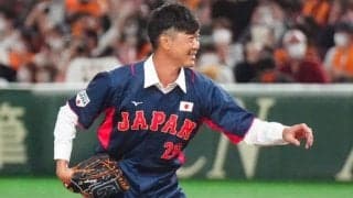 内海哲也が侍J強化試合で始球式　ユニホーム姿に「重いですね」阿部と久々コンビ