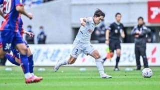 「感動しました」「社会人として見習う」川崎・登里Pが見せた「男気あふれる献身的な戦闘姿」に称賛と絶賛の声！ 前半途中で交代するも、ピッチ外で激しく戦う！