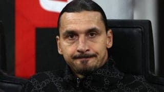 「ズラタンが恋しい」「熱い」イブラヒモビッチ、カッコ良すぎの衝撃ハートポーズ「早く戻ってきてくれ」