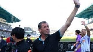 サンフレッチェ広島の躍進を先導したミヒャエル・スキッベ監督。選手たちがノリに乗ったその手法を森﨑浩司が解説