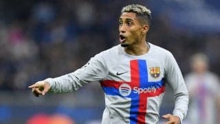 ｢ここまで行くとアメフトだよなぁ｣バルセロナFWのビューティフルゴールが反響! ブラジル代表FWがデ・ヨングの｢タッチダウンパス｣をヘディングで決めて10人のチームを救う