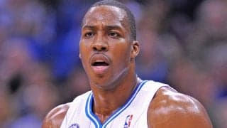 元NBAハワードが台湾入り、深夜の到着も多くのファンが出迎える