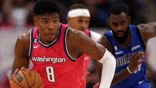 八村がマブス戦で見せたタフショット…「自分でもすごいと思った」と会見で笑みをこぼす