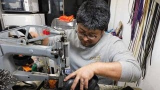 破れた思い出のグラブも「生まれ変わる」　修理専門店が目指す野球人口増加