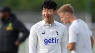 「韓ドラみたい」「何回も見ちゃう」満面のソニースマイル！眼鏡姿のソン・フンミンがトッテナムの逆転勝利を喜ぶ