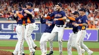 【MLB】「こんな大金見たことない」　アストロズVで105億円得た老人…札束の“雑すぎる”扱いに注目