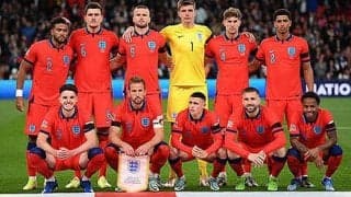 イングランド代表が集合写真を公開も、1人だけ“ぼっち”？3年ぶりに招集された選手の立ち位置が話題に