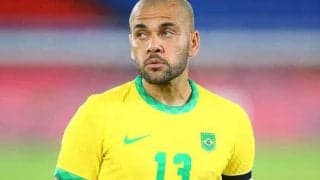 W杯目前でブラジル国民もピリつき 味方にスライディングしたアウベスに非難集まるも、実際は激しくなかった？「画像で見るよりも…」