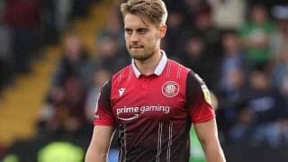 「こんなのあり？」ゴールに隠れたFWが相手GKからボールを奪う衝撃のゴール！予想できない発想が話題沸騰「まさかゴールの中にいるとは」