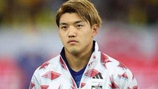 「スーツ姿の破壊力すごっ」「眩しすぎる」ダンヒルの公式スーツを着こなす堂安律にファン大興奮「眩暈レベル」