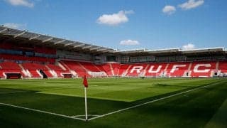 「こういうの好き」「サポーターの鑑」ボールを拭くタオルの代わりに自分のシャツを差し出すサポが登場「これが12番目の選手」