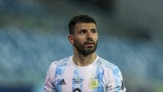 「気まずそうな顔しとる」元アルゼンチン代表FWアグエロ、カタールW杯に向かう機内で「ブラジル代表サポーター」を発見! ファンから「こんな奇跡あるもんだね」の声挙がる