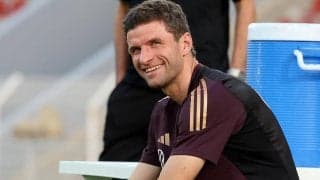 「夏休み中」「真のドイツ人」ミュラーはビーチでパンイチ姿、ドイツ代表がカタールリゾートを満喫！